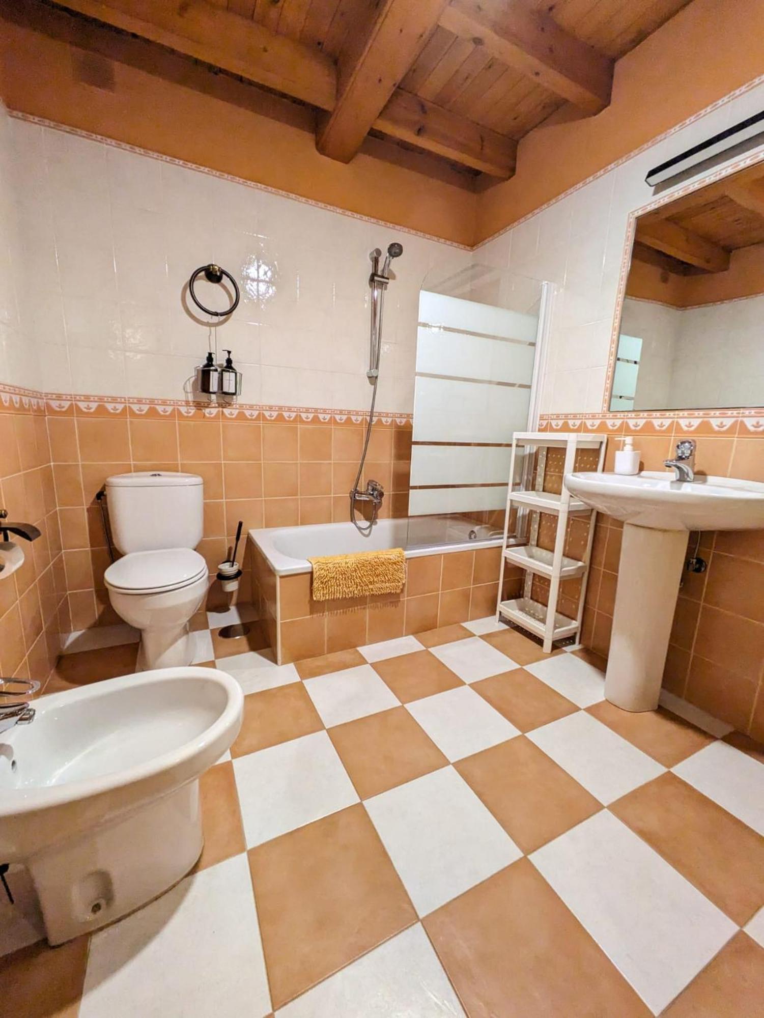Casa Luisa Biedes, Pilona *