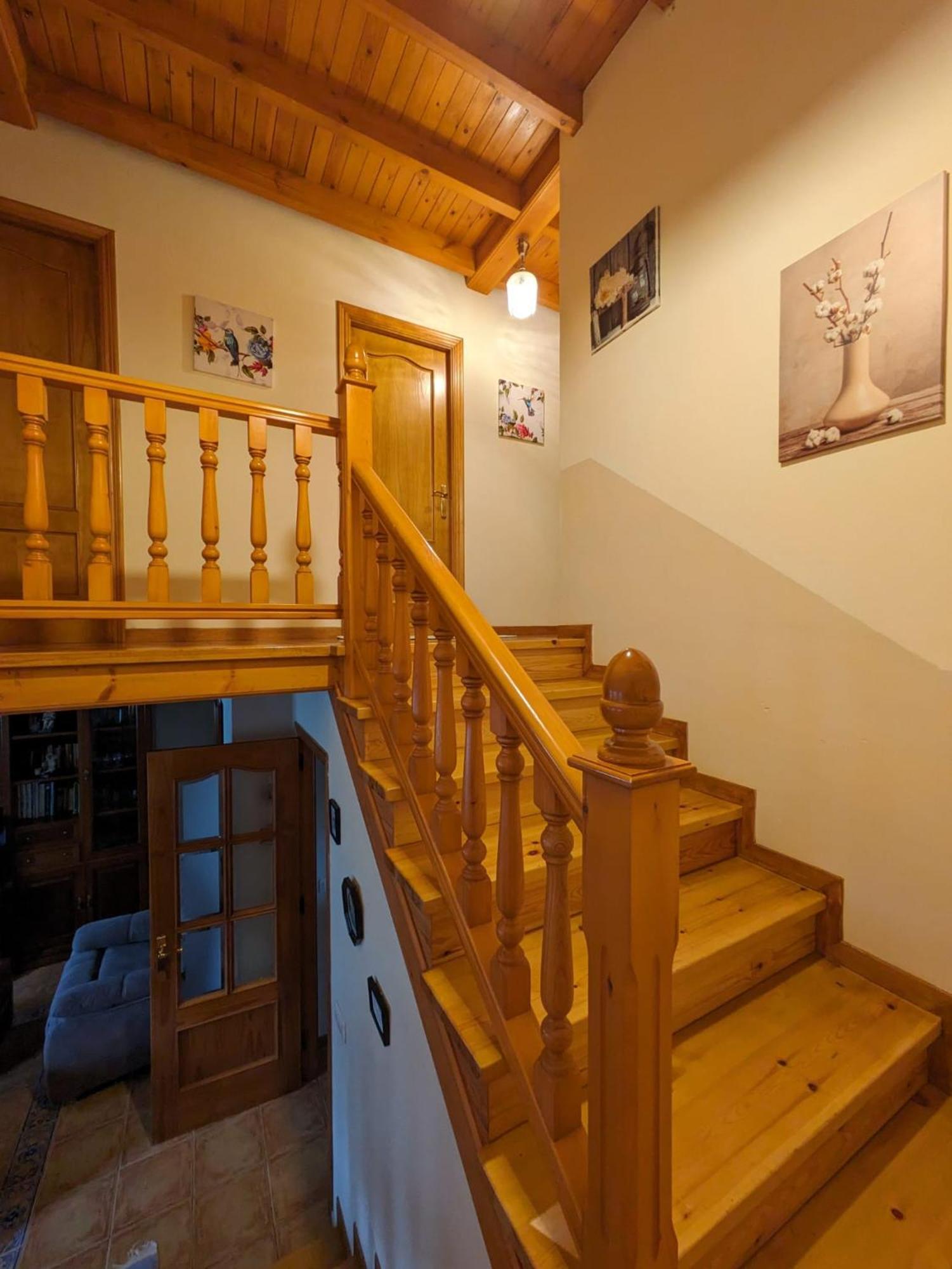 Casa Luisa Biedes, Pilona *