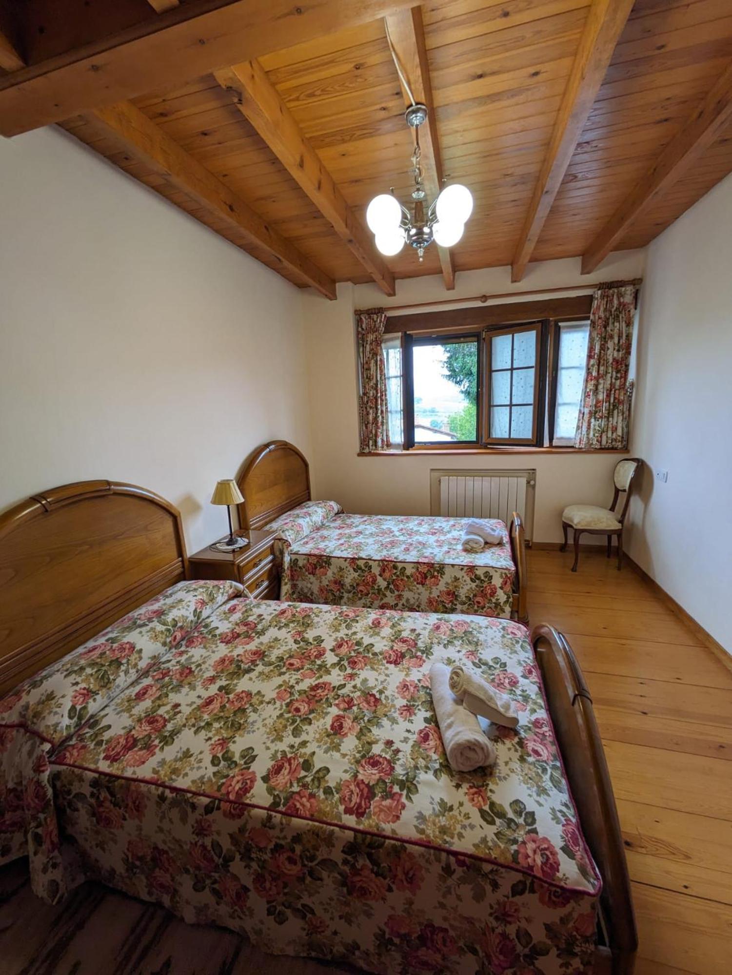 Casa Luisa Biedes, Pilona