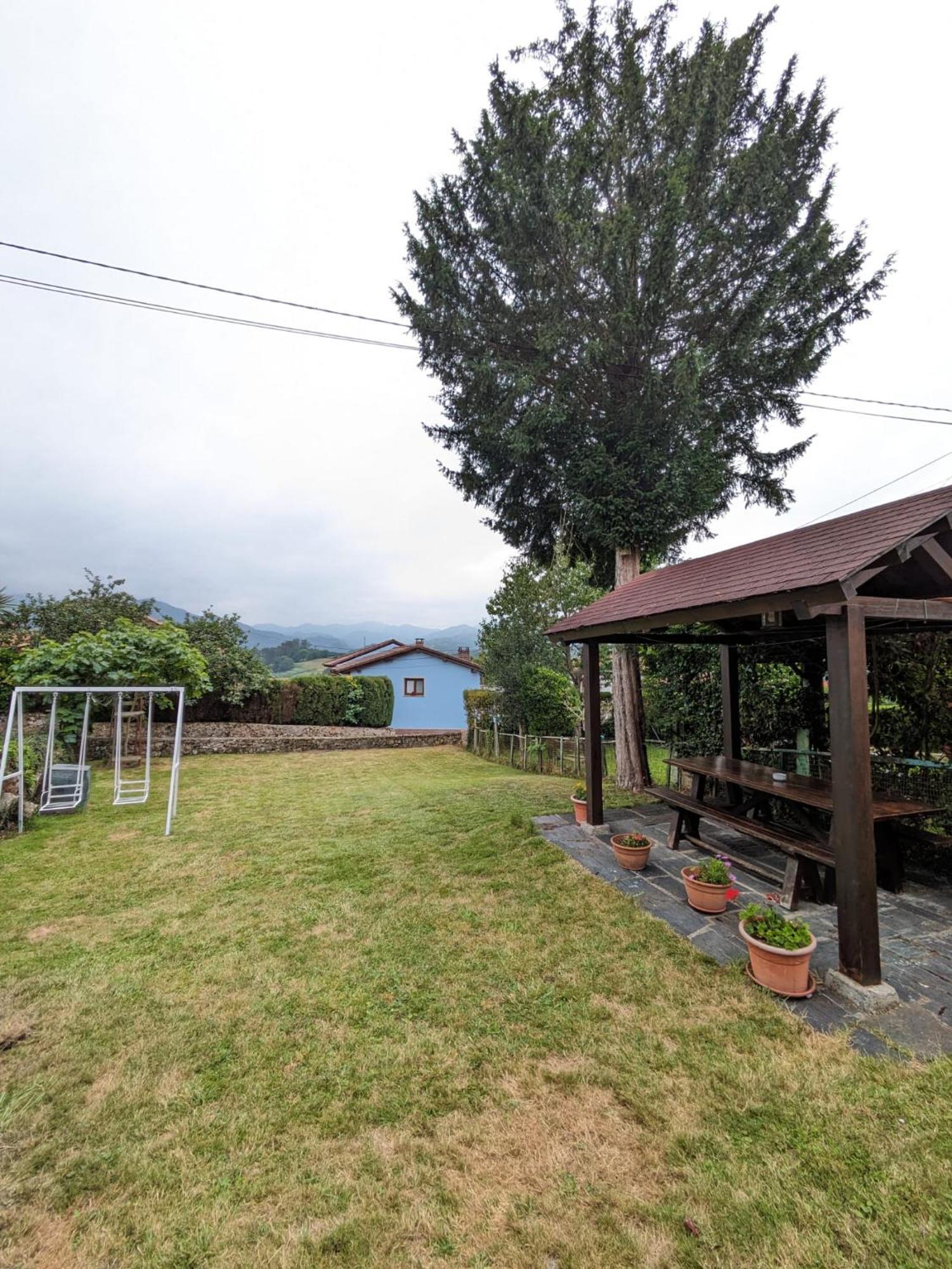 Casa Luisa Biedes, Pilona * Infiesto