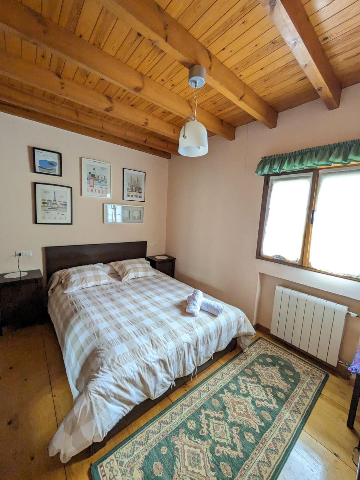 Casa Luisa Biedes, Pilona * Infiesto