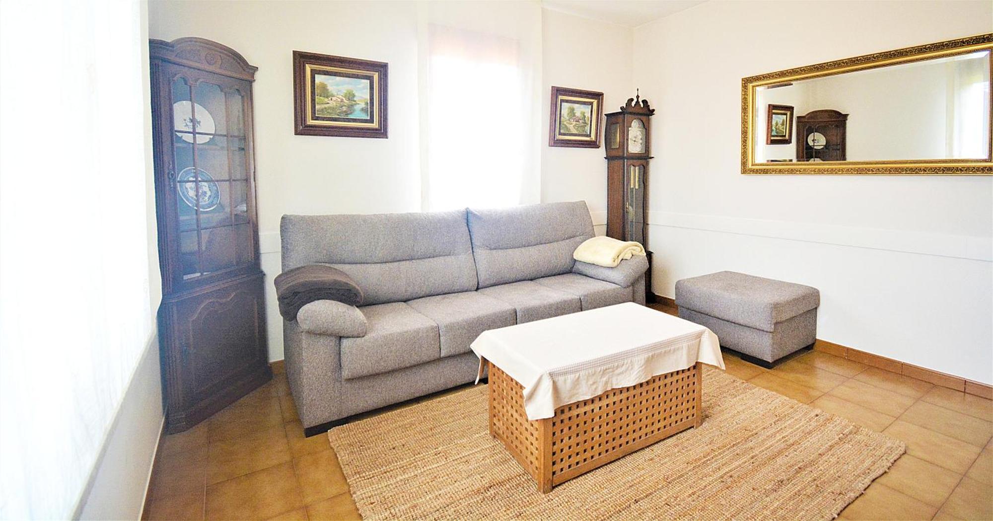 Galihost - Casa Con Jardin En *