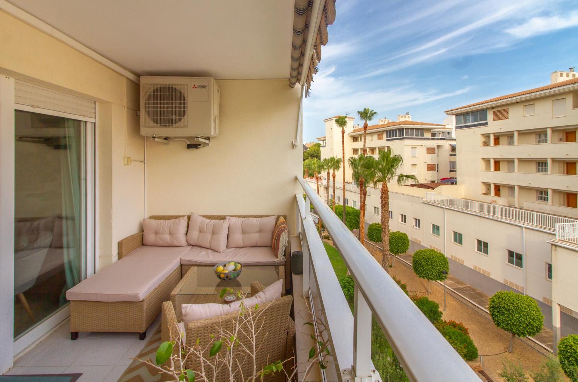Apartamento Luminoso Y Acogedor En Albir *