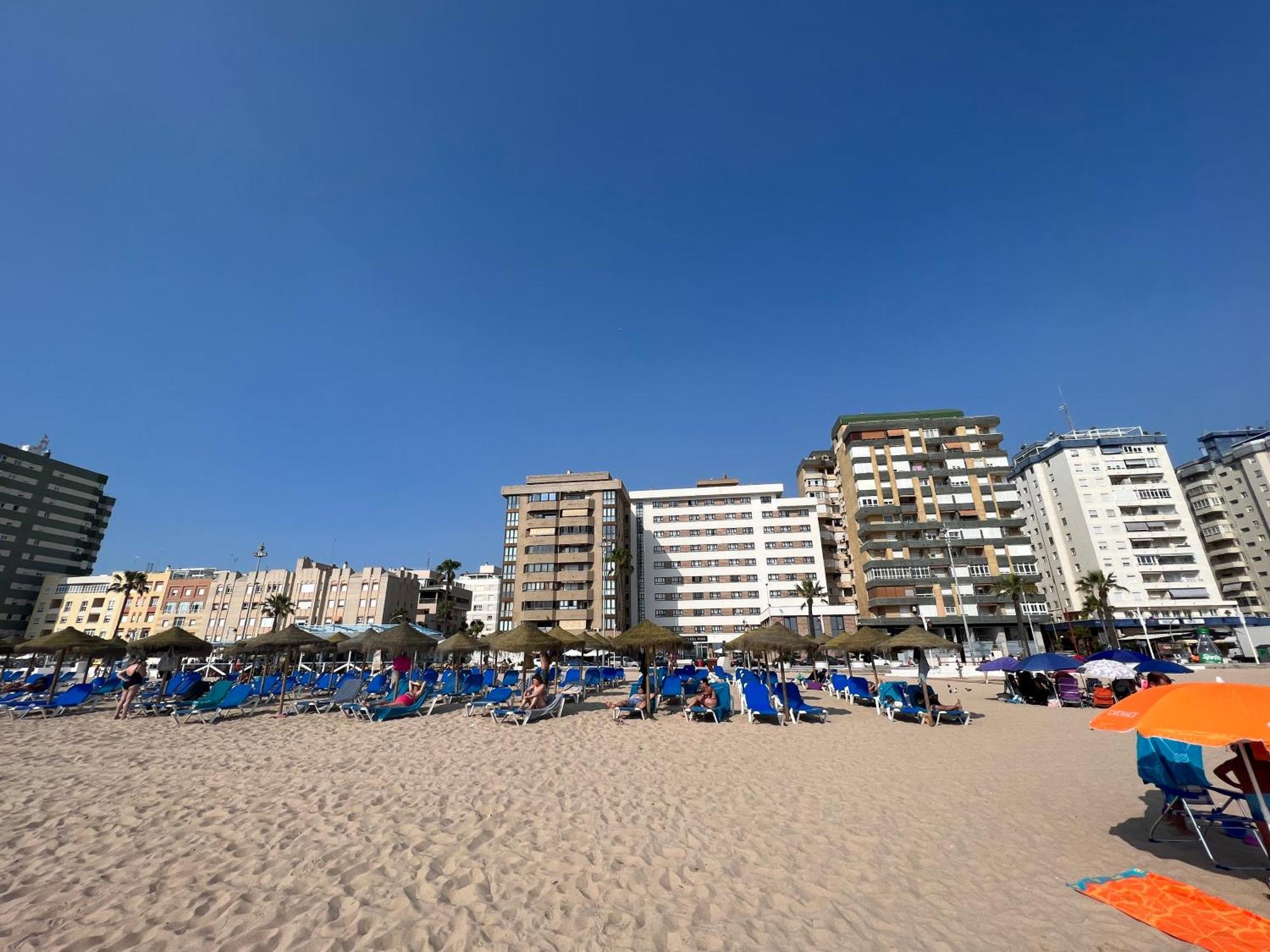 Atico Primera Linea De Playa. *