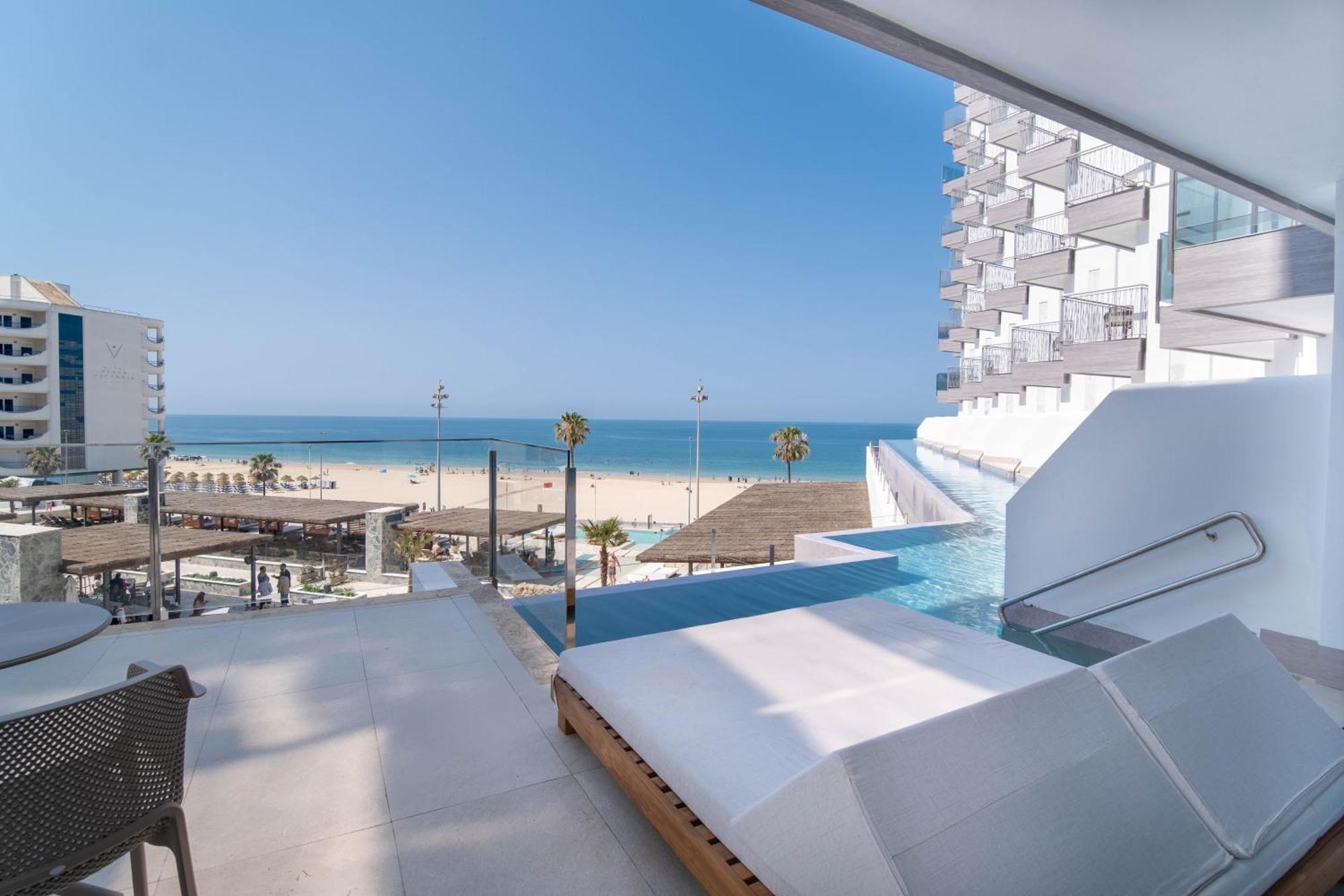Hotel Bahia By Qhotels 4*