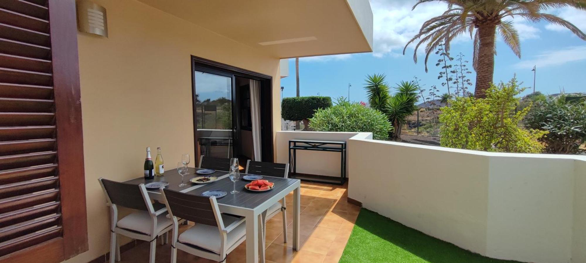Spacious With Private Garden In Tenerife South Apartamento *