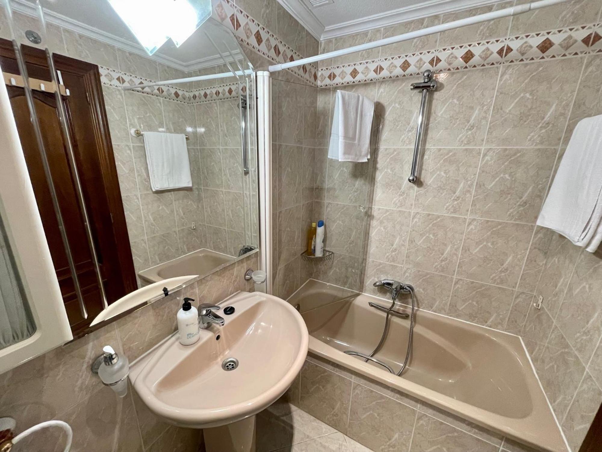 Reyes De Espana / Free Parking & Wi Fi Apartment *