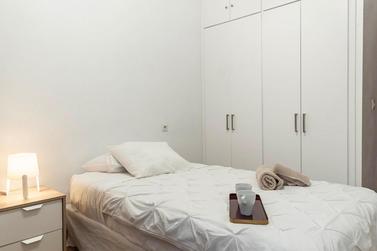 Funcional Y Renovado En Iturrama Apartamento