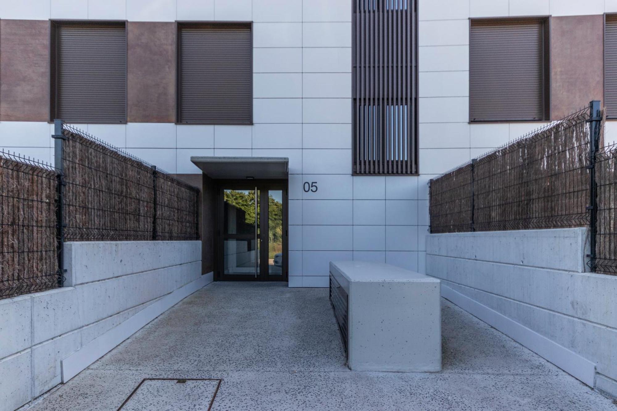 Apartment Akomodat En Precioso Y Moderno Con Jardin Y Parking
