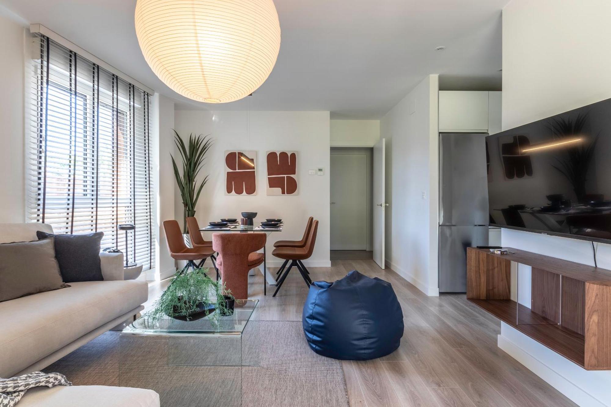 Akomodat En Precioso Y Moderno Con Jardin Y Parking *