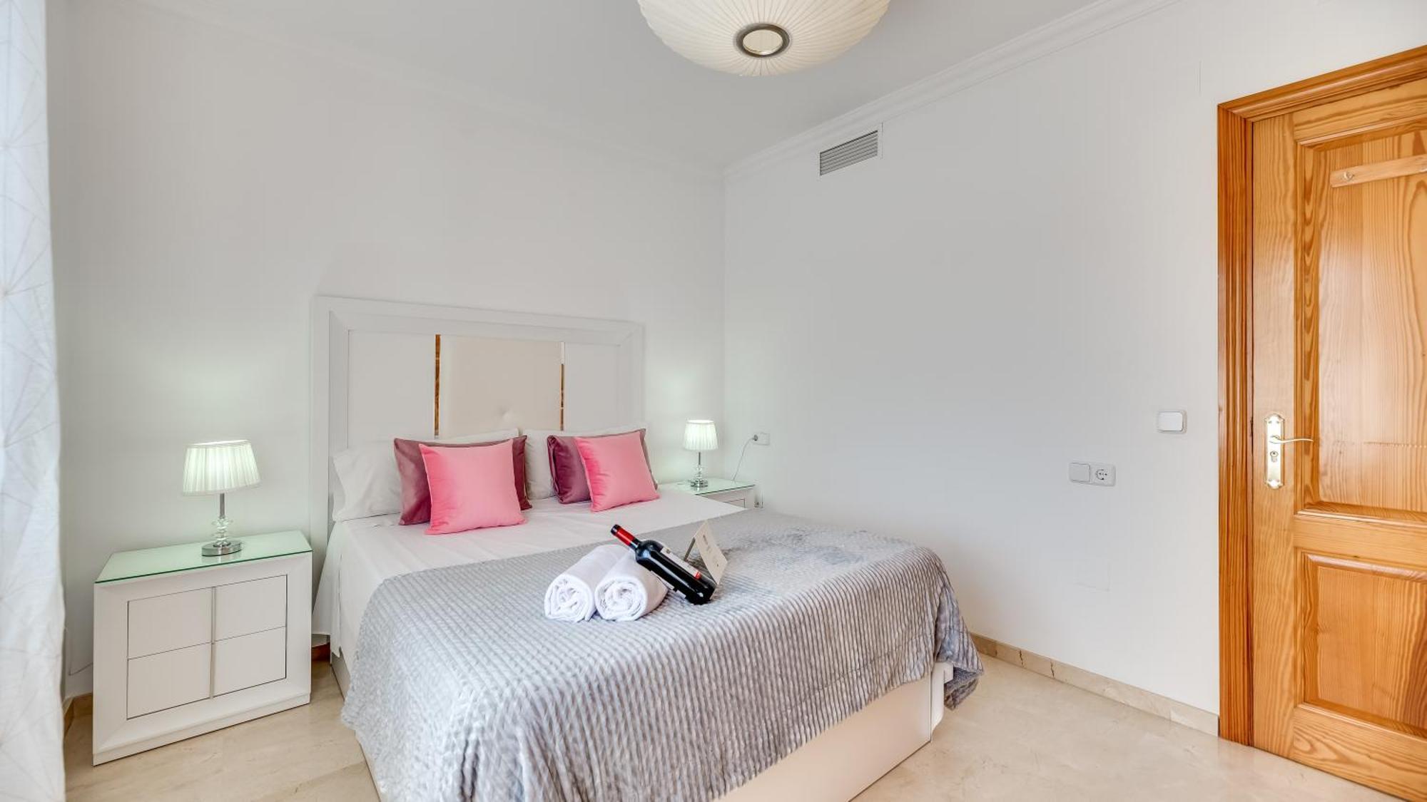 Chic Uurban Oasis In Apartamento Estepona