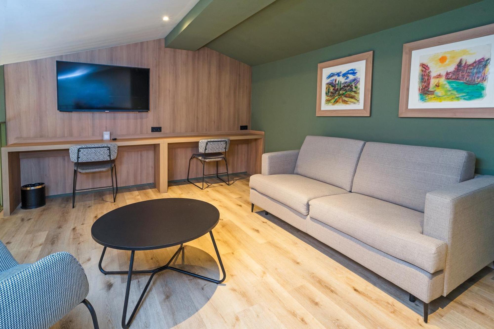 Dwo Hotel 4*