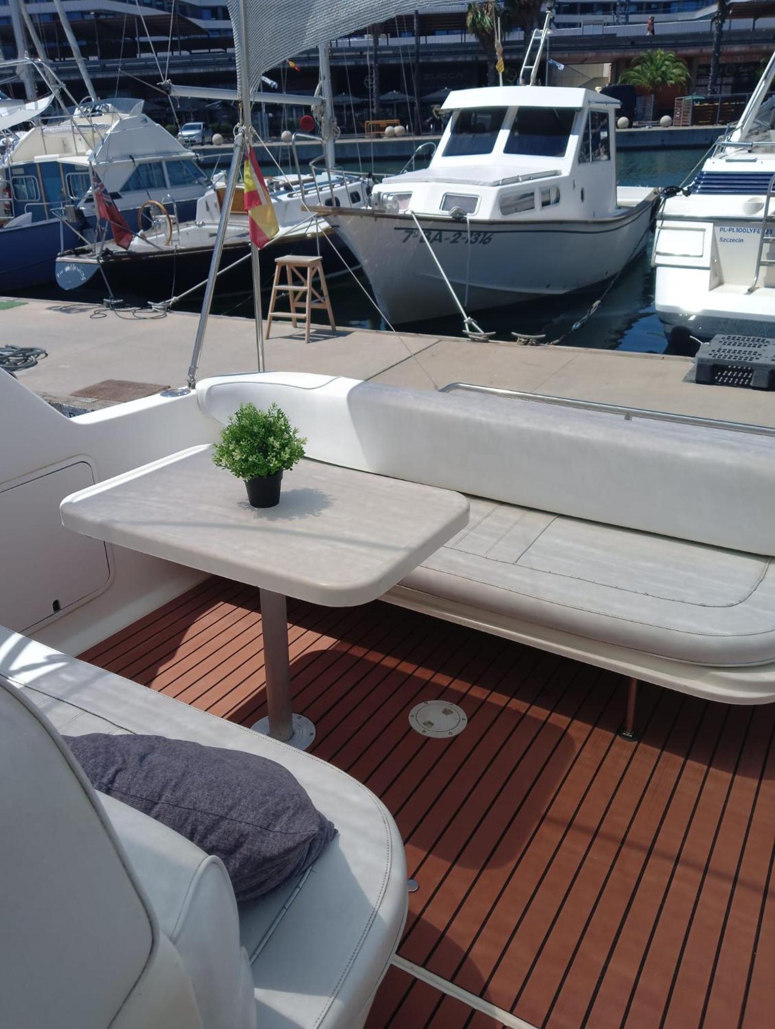 Hotel en barco Diagonal Mar Sailboat *