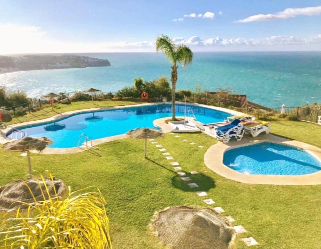Stylish 3 Bedroom, 2 Bath With Sun Terrace, Gorgeous Sea Views, Air Conditioning, Wi-fi & Communal Swimming Pool * La Herradura (Granada)