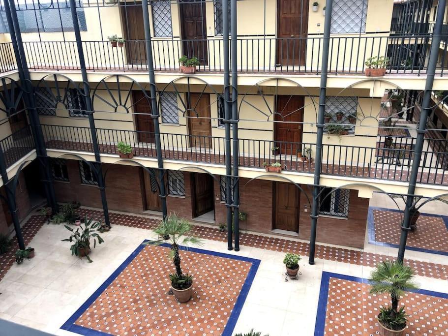 En Patio Sevillano Alameda-isla Magica Seville