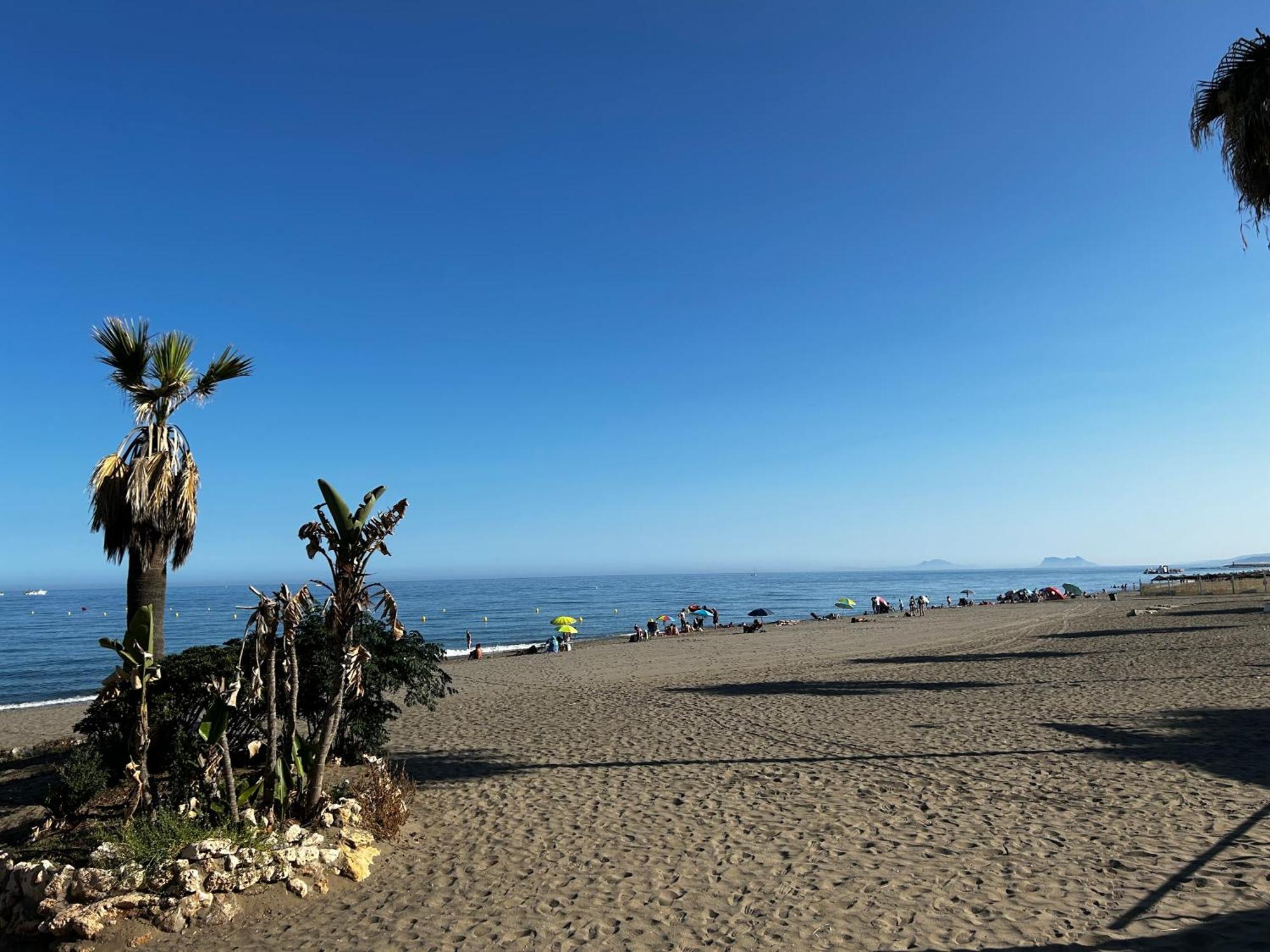 Bright Apartment, Community Pool And Own Private Pool On Splendid Terrace, Garage, 900m, Mountains 200m Apartamento Estepona