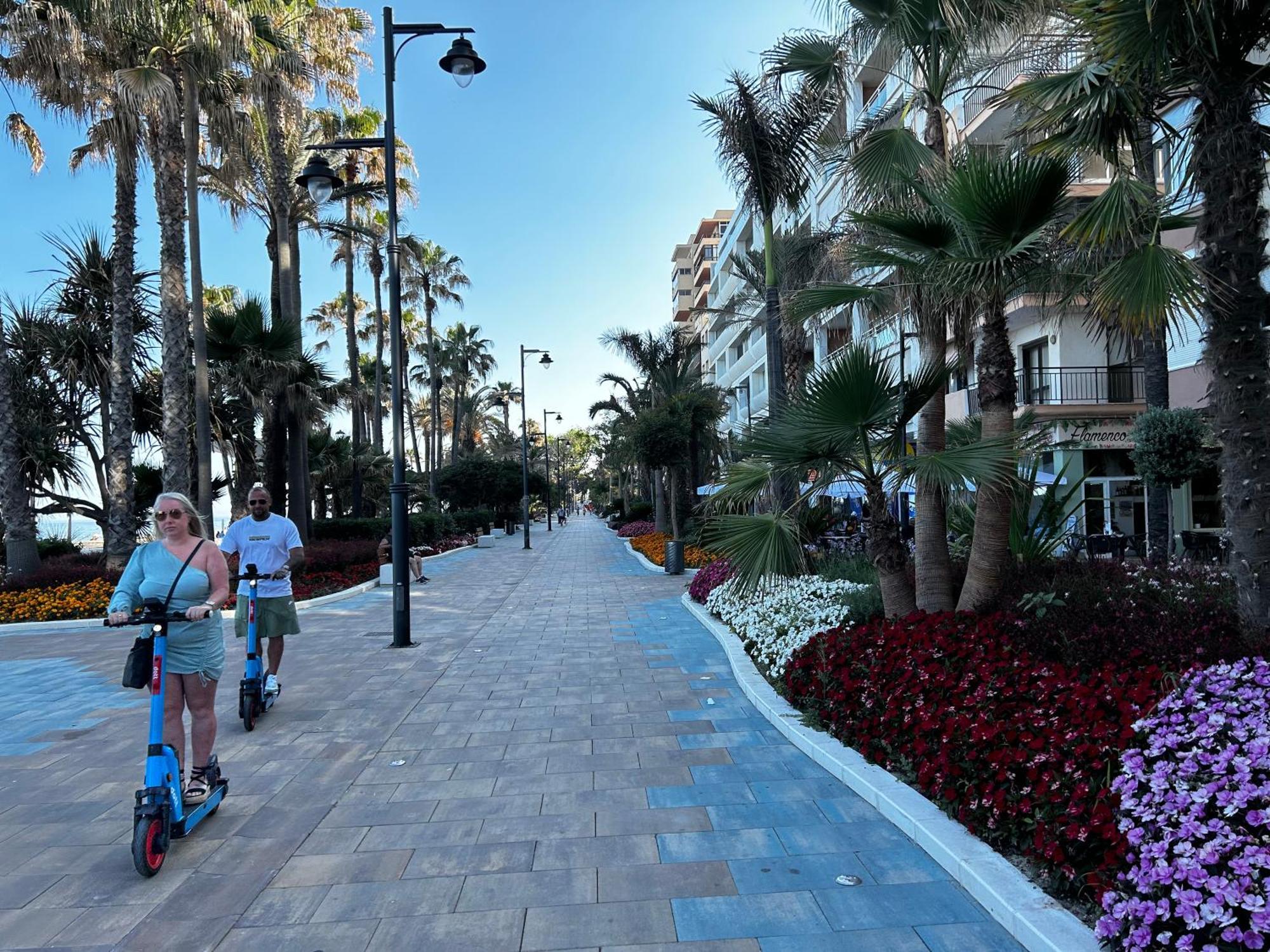 Bright Apartment, Community Pool And Own Private Pool On Splendid Terrace, Garage, 900m, Mountains 200m Apartamento
