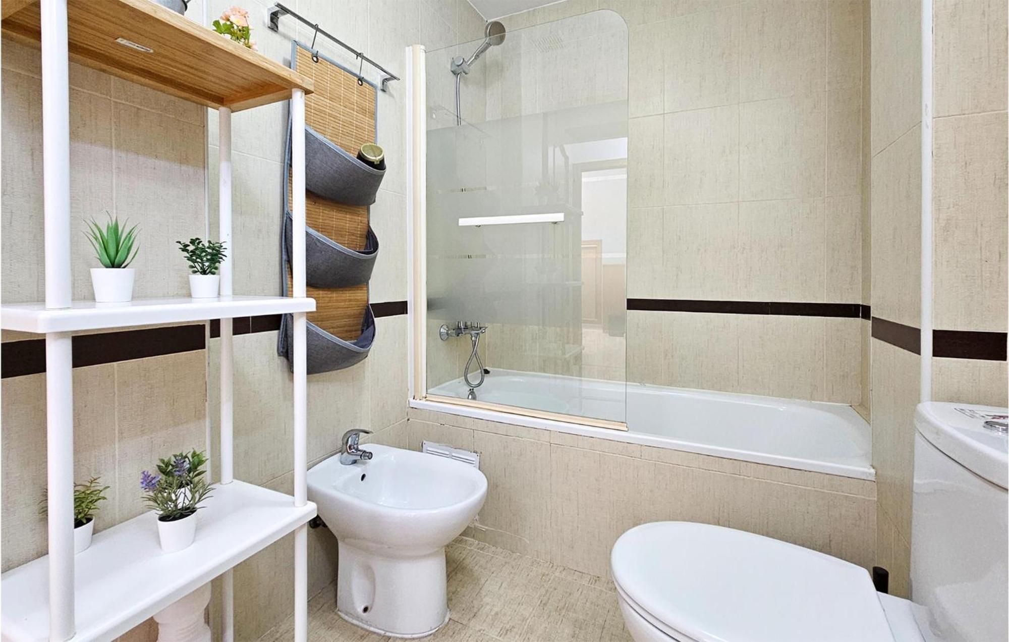 Apartment 2 Bedroom Stunning In *