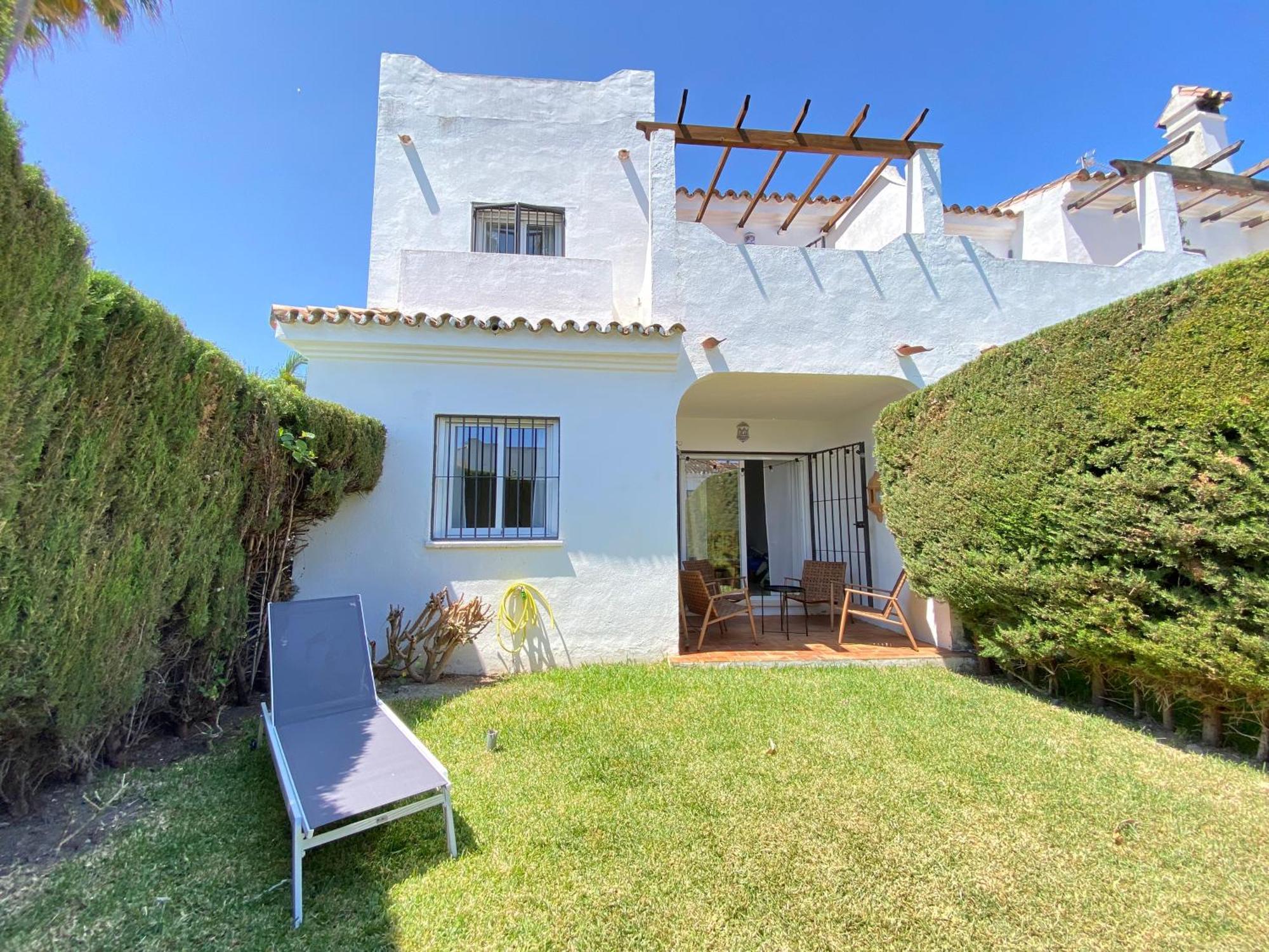 Townhouse W/sea View & Garden Сasa de vacaciones Estepona