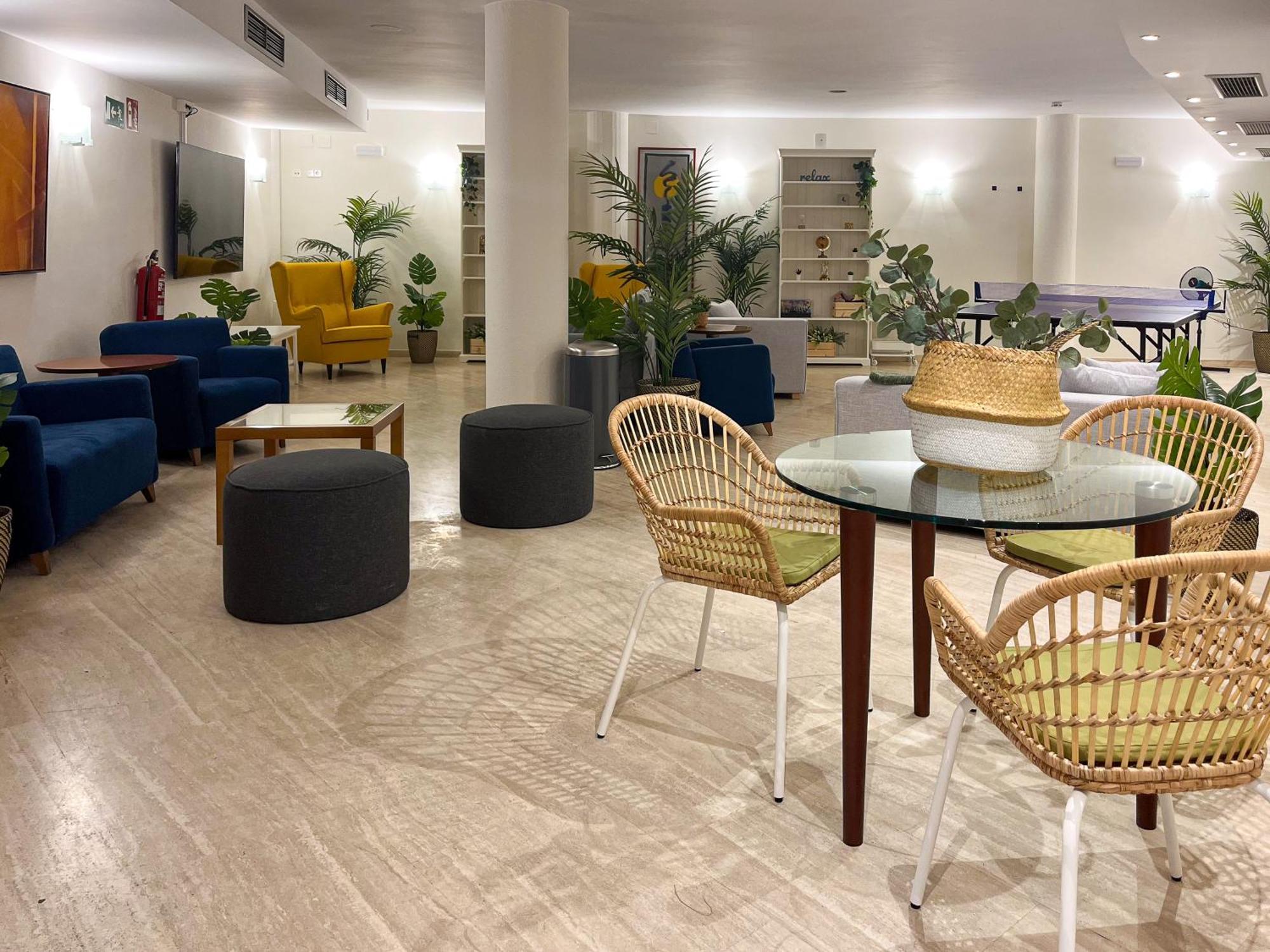 Hotel Vtz Orus Factory - Parking Muy Economico 2*