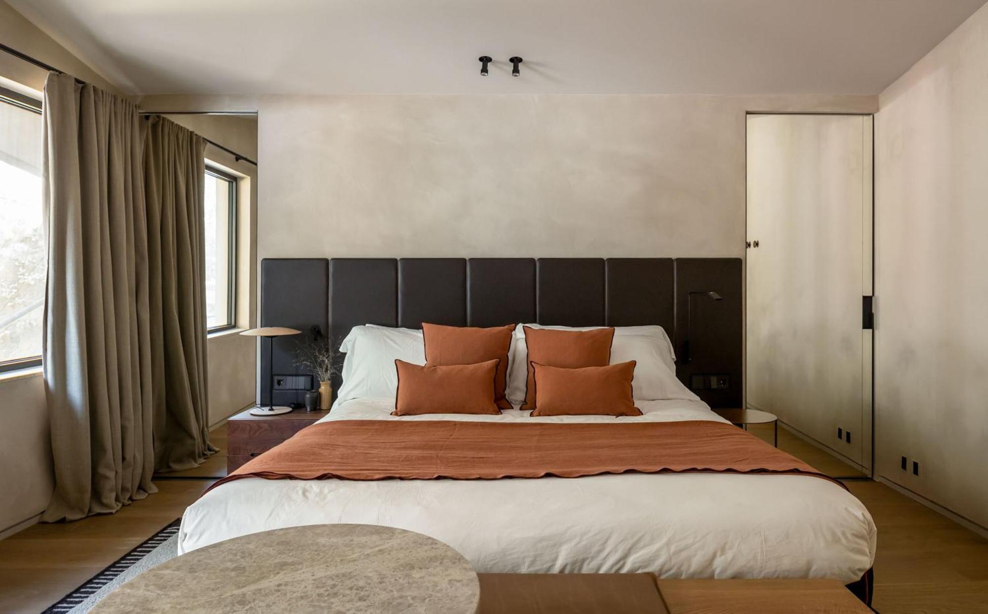 Ur Bare Hotel 4*