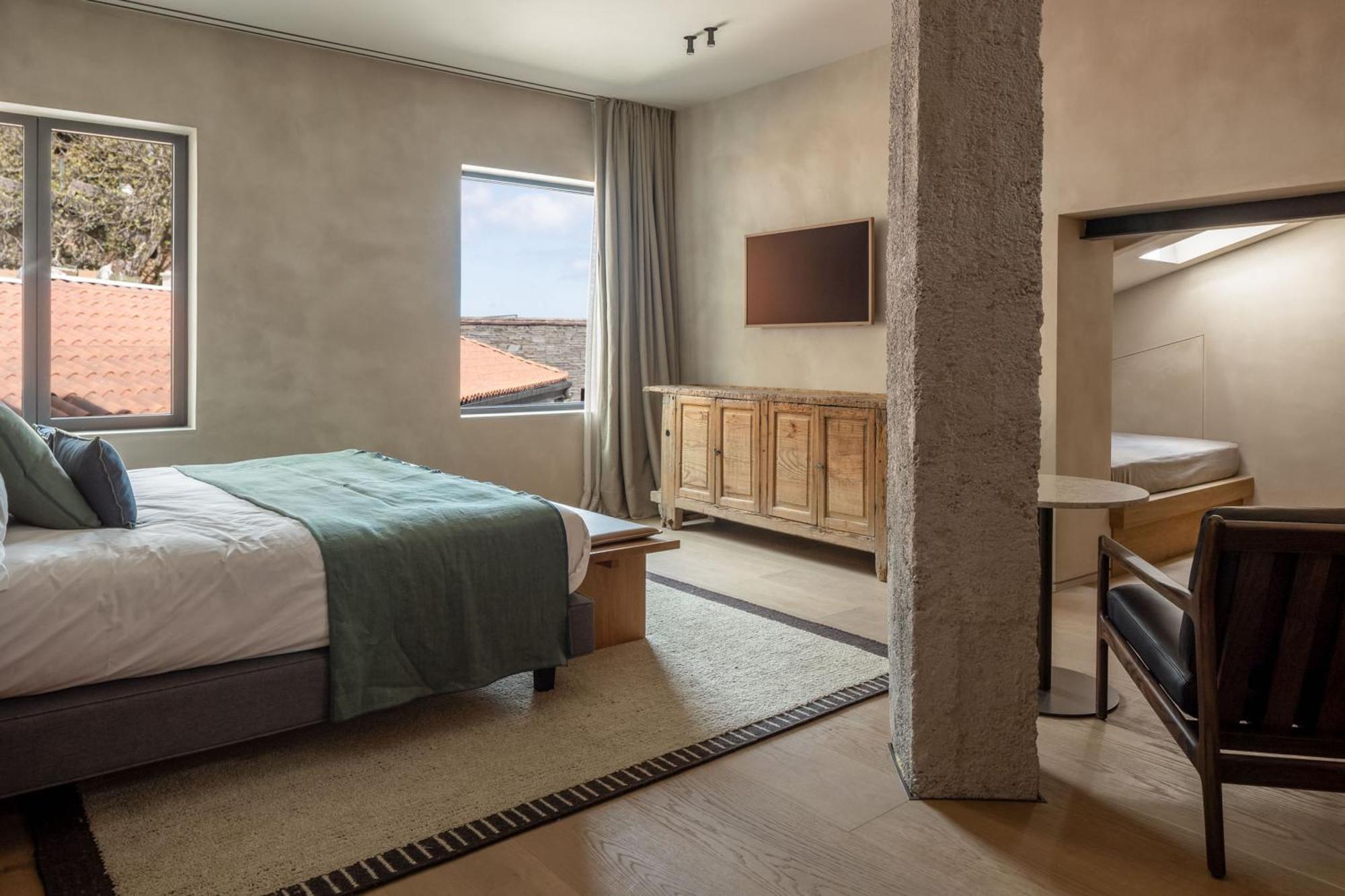 Ur Bare Hotel 4*