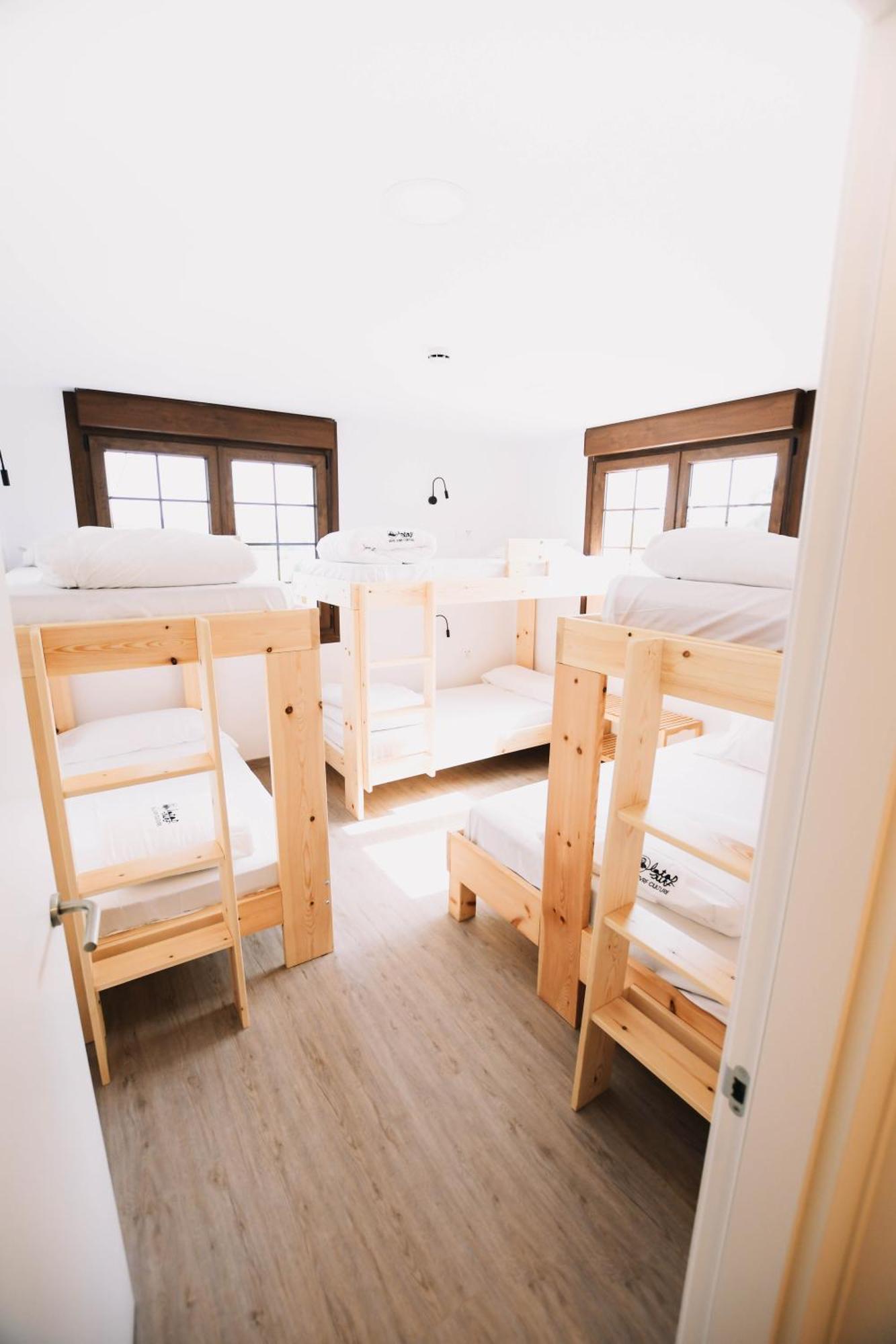 Latas Surf House Hostel Somo