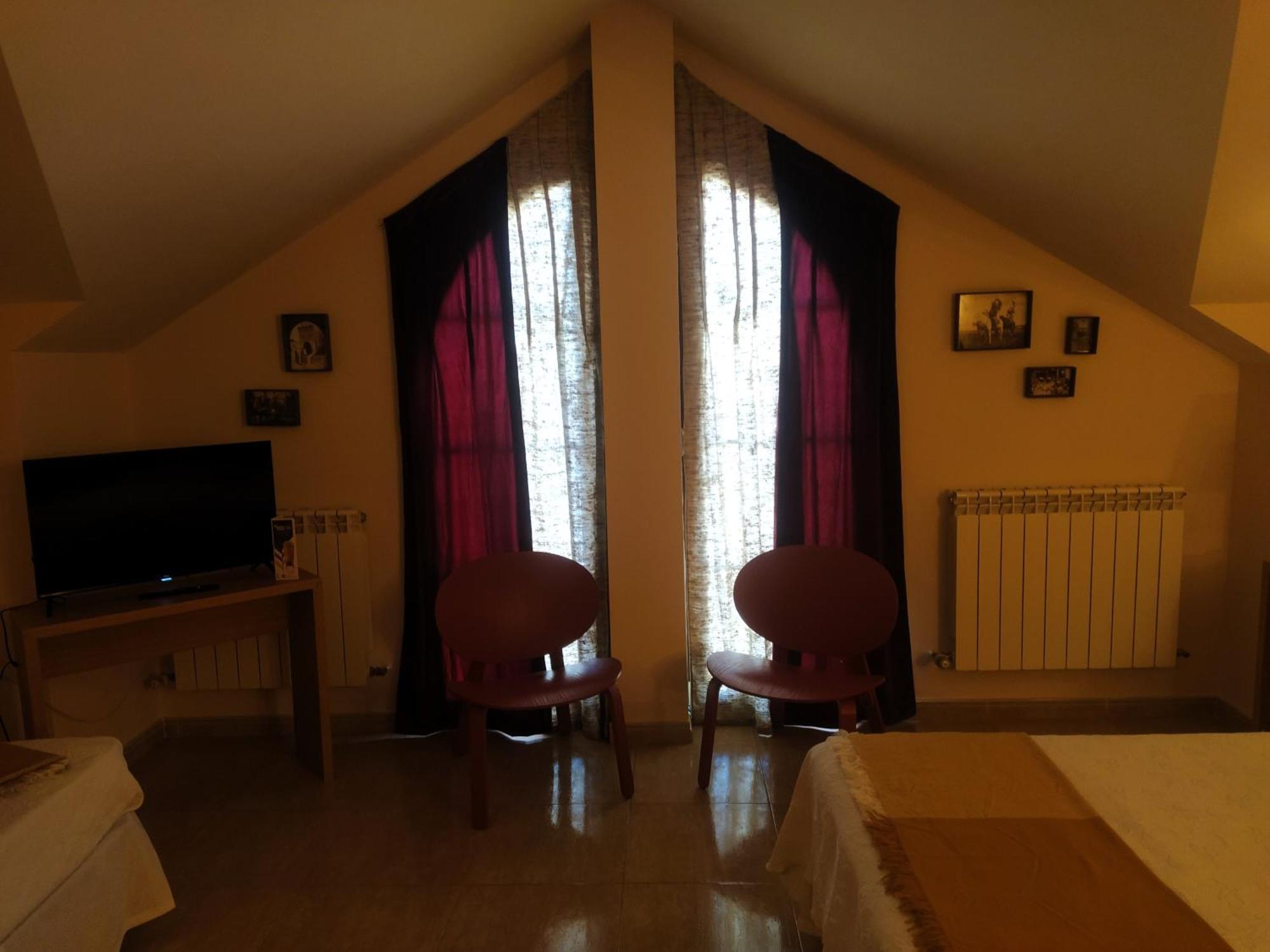 Hostal Catalina De Austria Guest house 2*