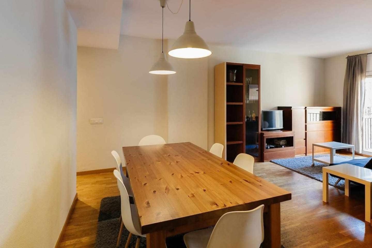 Comfortable 4 2bath W Balcony Apartment *