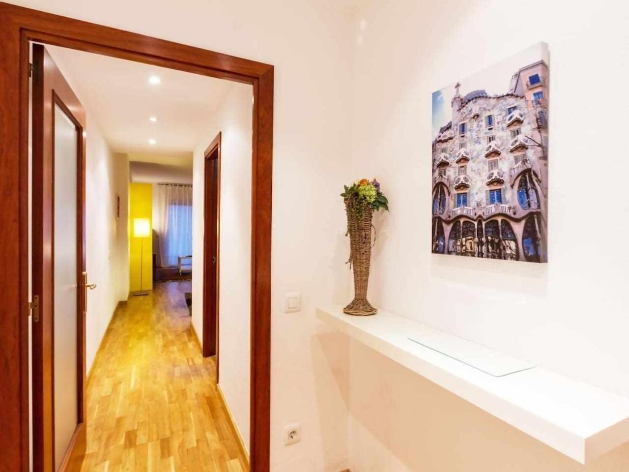 Comfortable 4 2bath W Balcony Apartment Barcelona