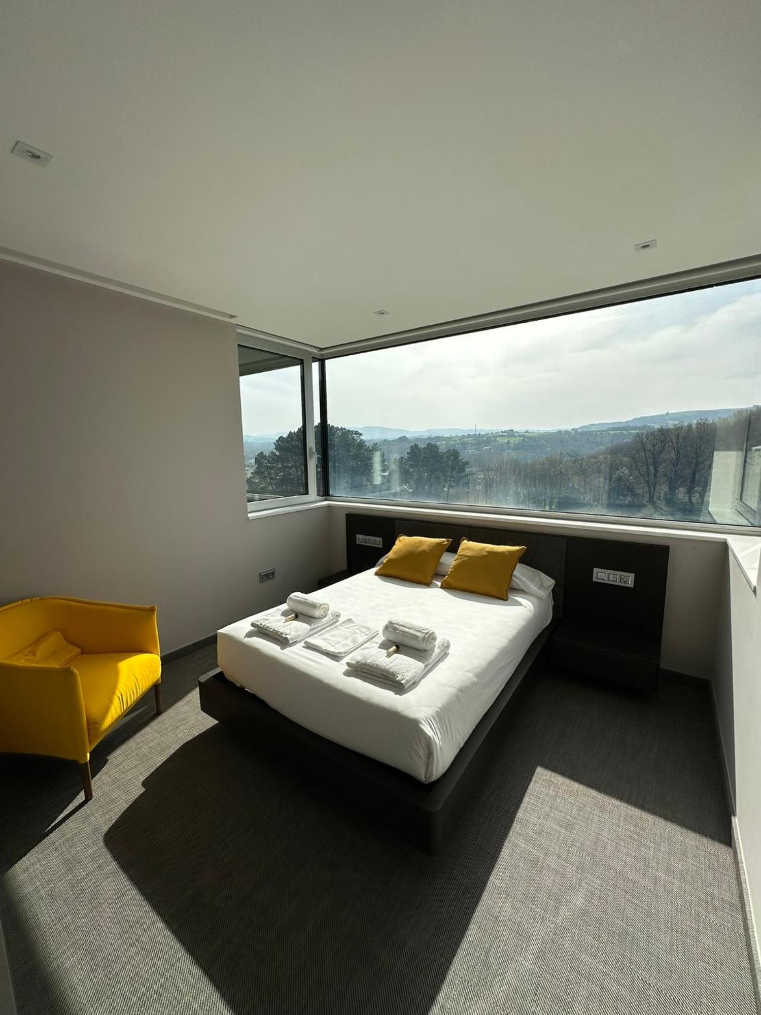 Tres Prismas Exclusive Sarria