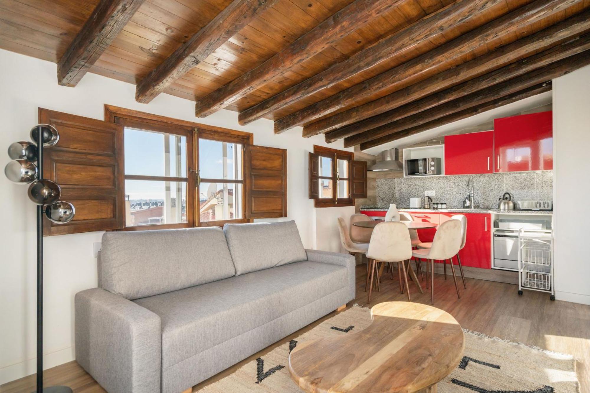 Atico Con Terraza En Lavapies Alquiler Temporal Apartment