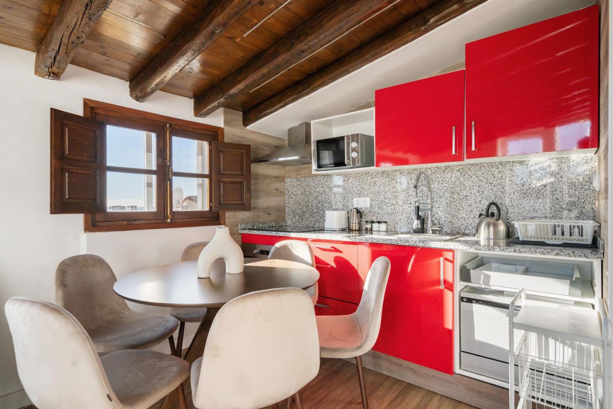 Atico Con Terraza En Lavapies Alquiler Temporal Apartment