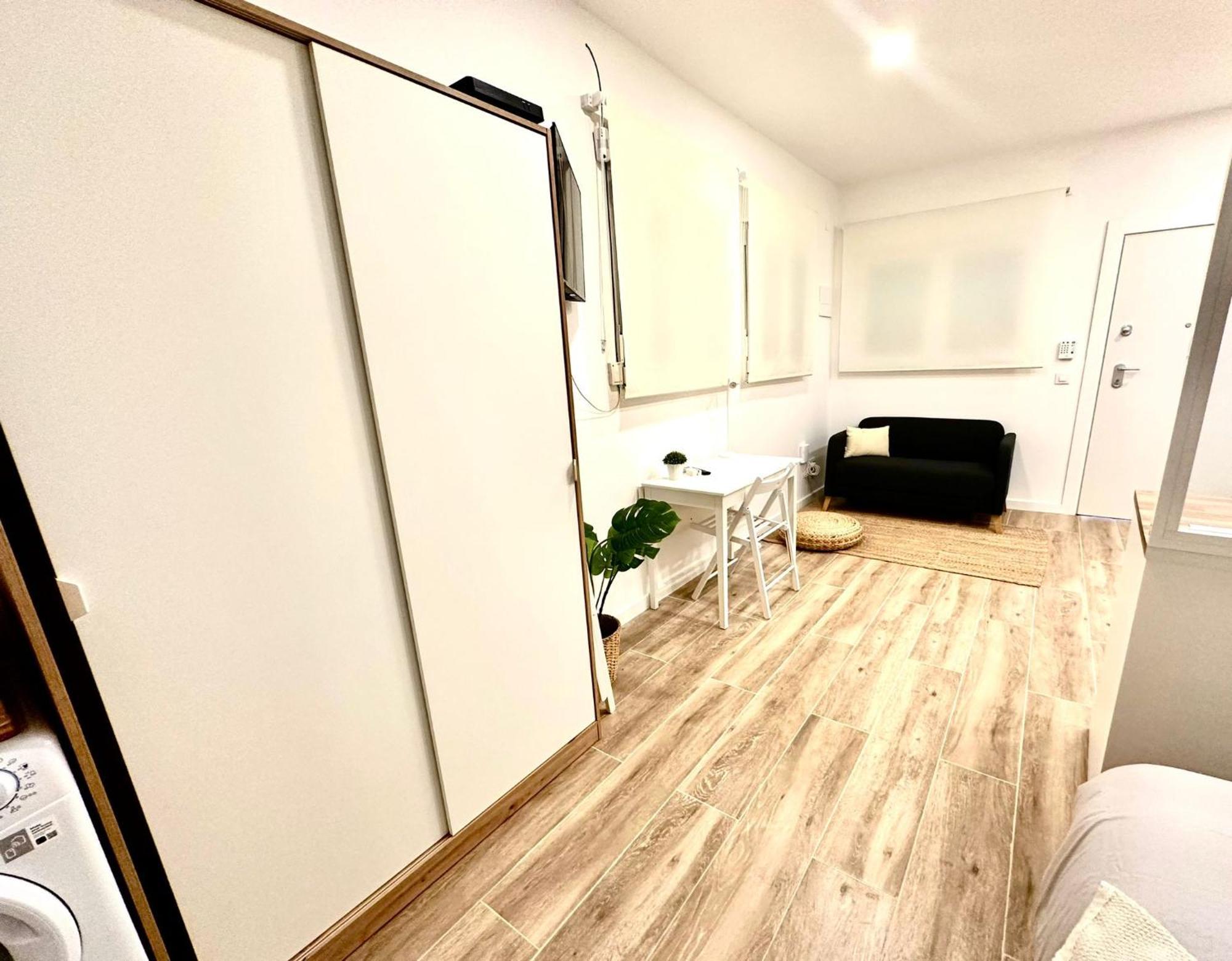 Cozy Studio Near Sants Estacion Apartment *
