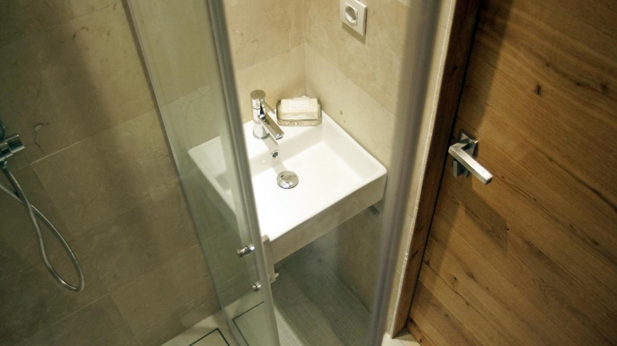 Apartment My Space Emirates - Fully Equipped Near The With Shared Pool *