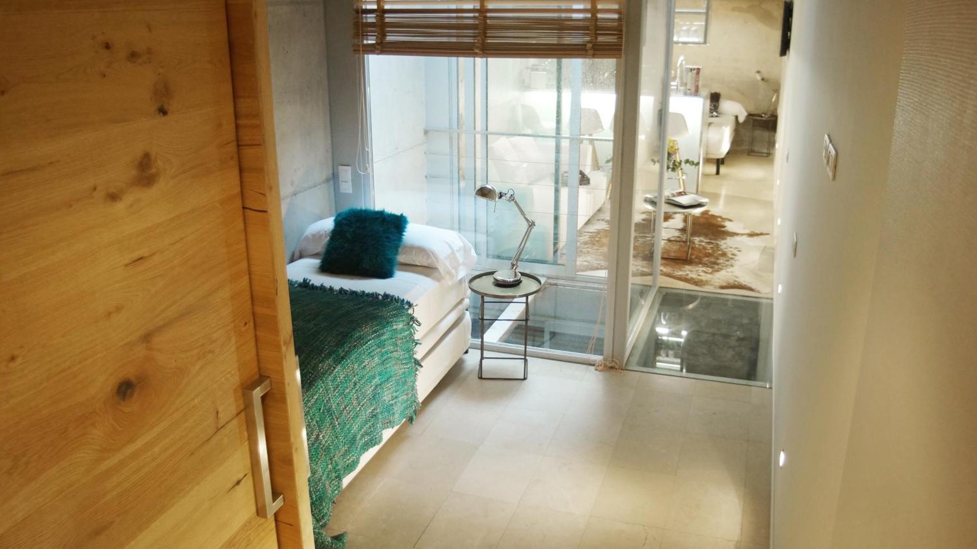 My Space Emirates - Fully Equipped Near The With Shared Pool Apartment Barcelona