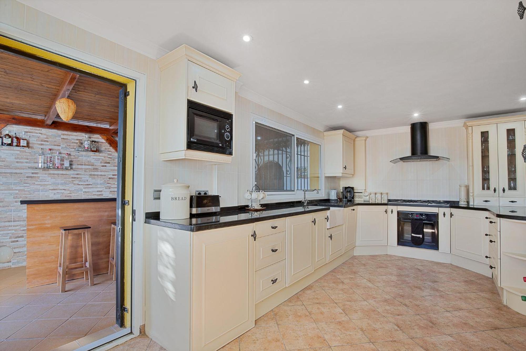 Palms Ground Floor In Apartment Monda