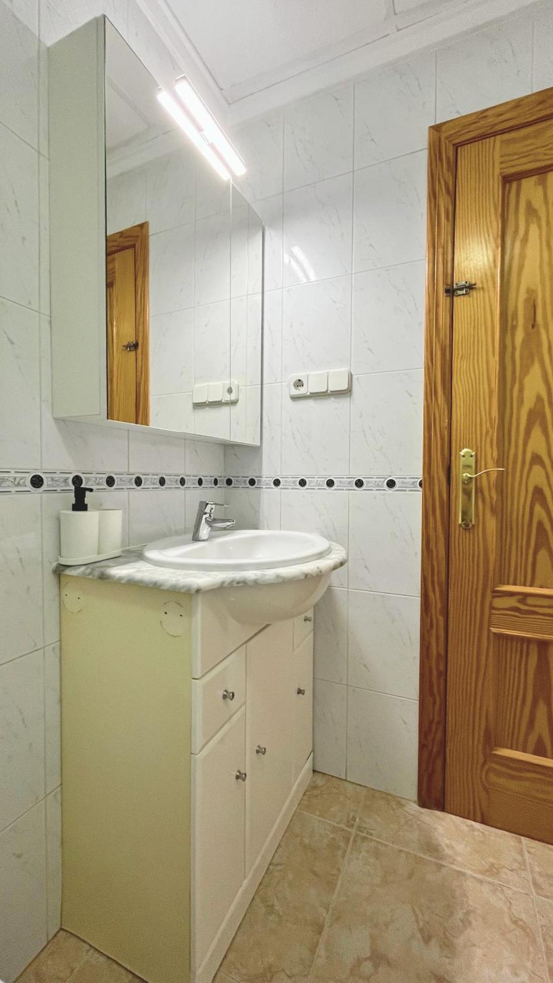 Yellow Apartment-la Mata -2 Min To Beach, Private Garage Apartamento *