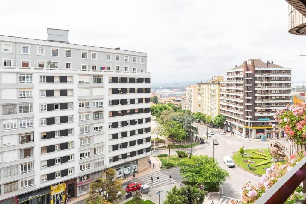 Apartamento Luminoso Piso Grande Con Garaje En El Centro. Santander