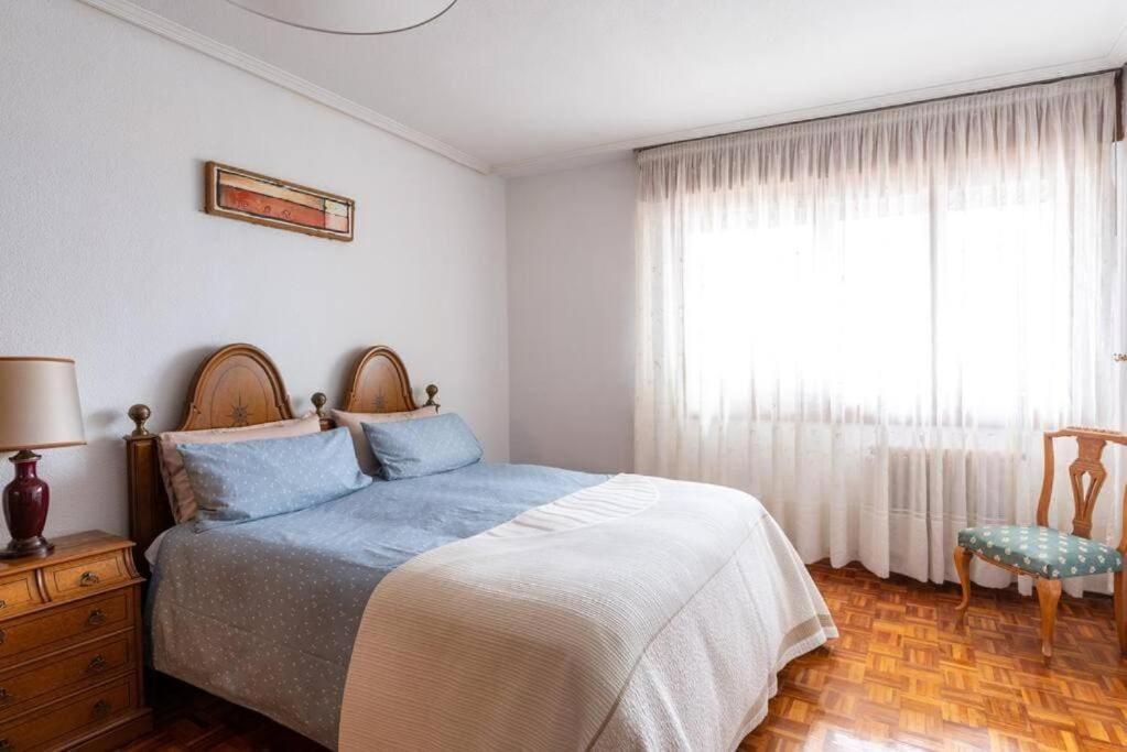 Apartamento Luminoso Piso Grande Con Garaje En El Centro. Santander