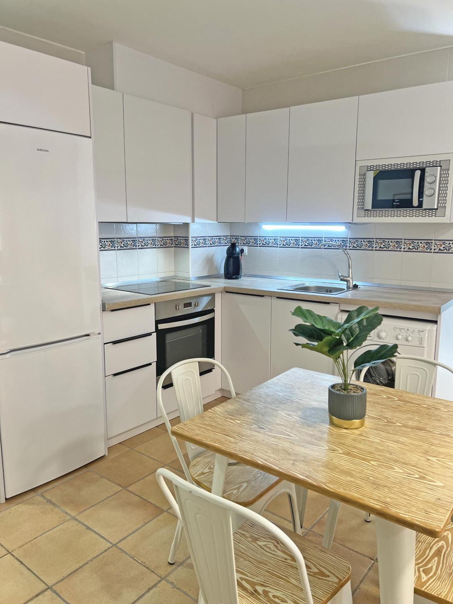 Apartamento Puro Centro. 500m Del Mar. A/c *