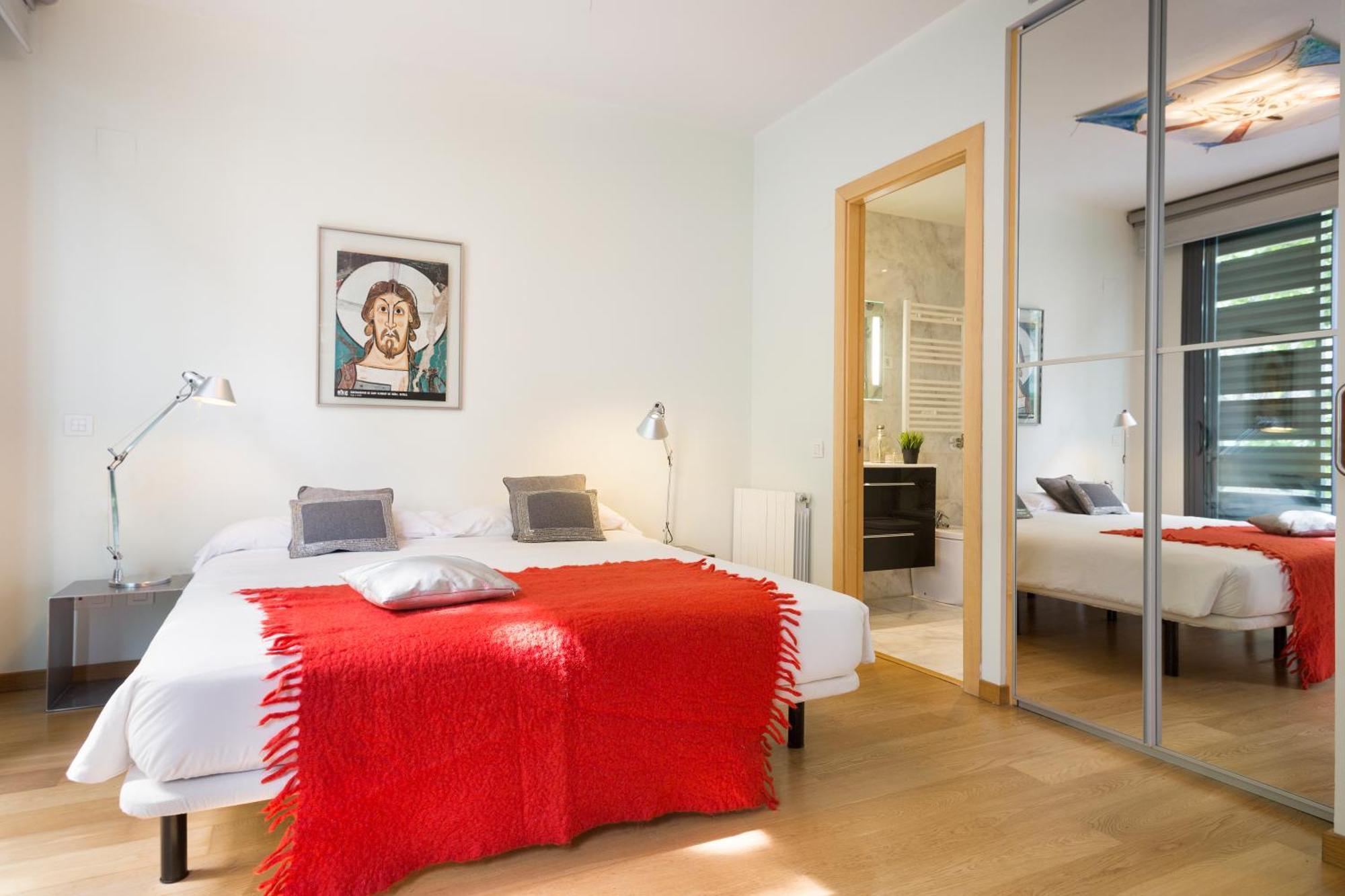 My Space Emirates - Fully Equipped Near The With Shared Pool Apartment Barcelona
