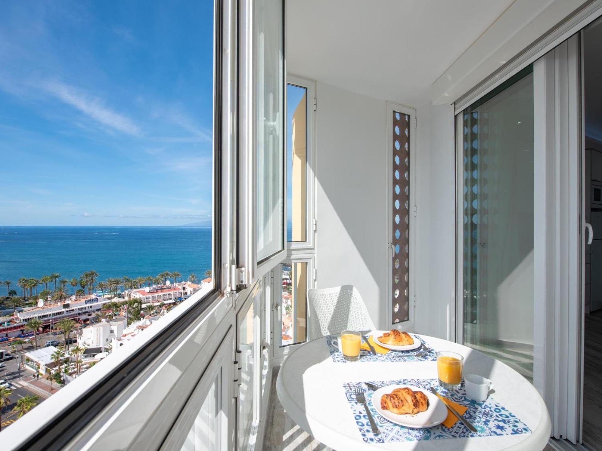 10d. Enchanting In Americas * Playa de las Americas (Tenerife)