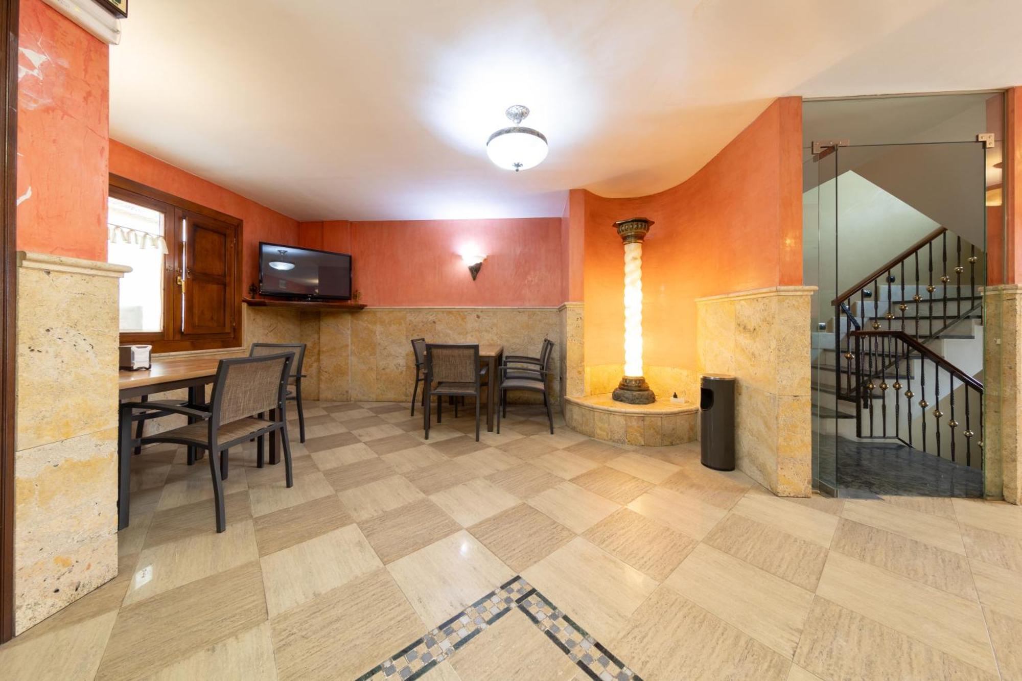 Pensión Sin Recep24h Puerta De La - Pet Friendly & Restaurante *
