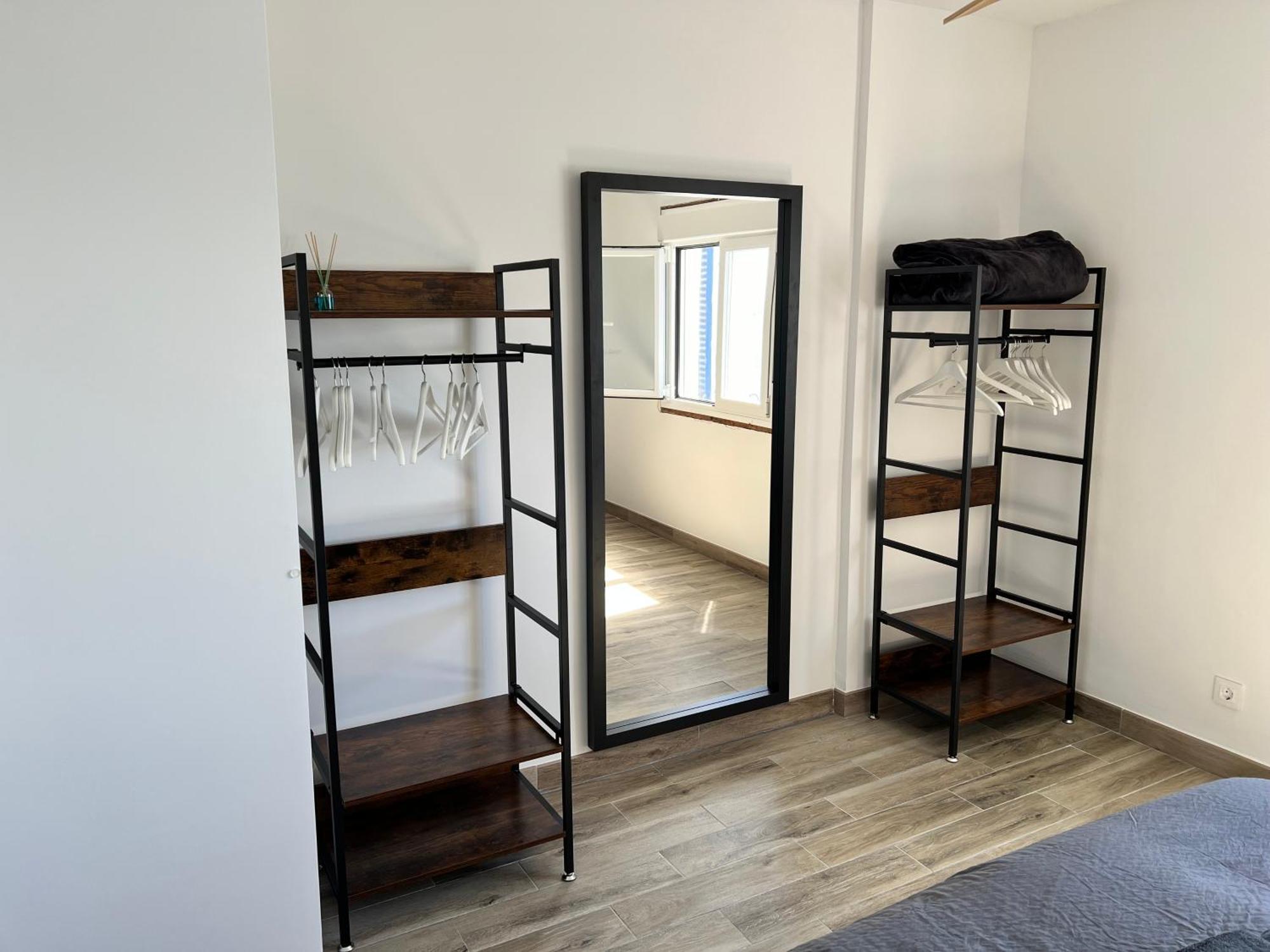 Newly Renovated 2 Bedroom Beachfront House Apartment