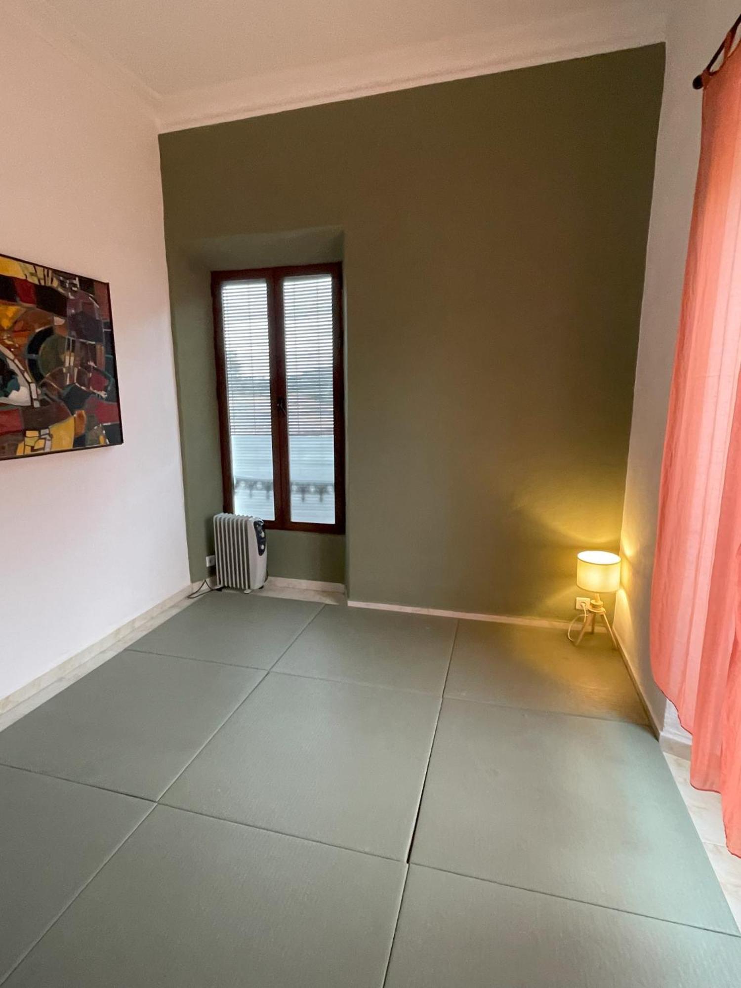 Apartment Artistic And Spacious *