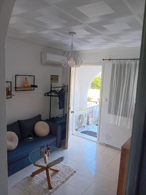 Cozy In Urb La Marina With Shared Pool Сasa de vacaciones