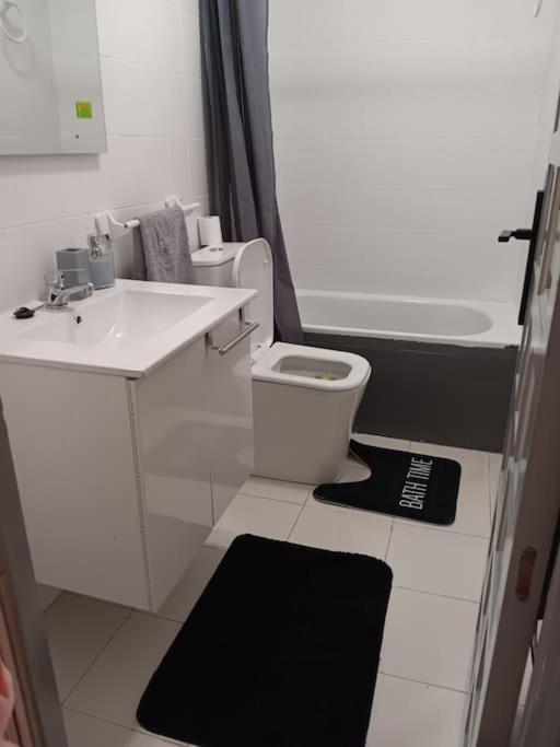 Cozy In Urb La Marina With Shared Pool Сasa de vacaciones San Fulgencio
