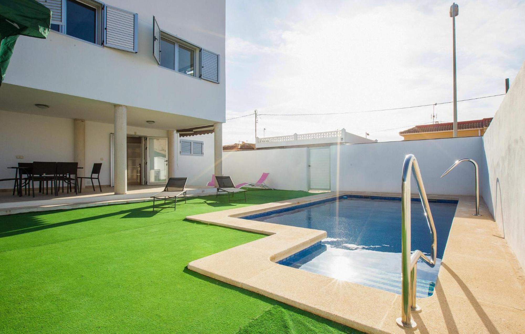 Сasa de vacaciones In El Mojon With Outdoor Swimming Pool