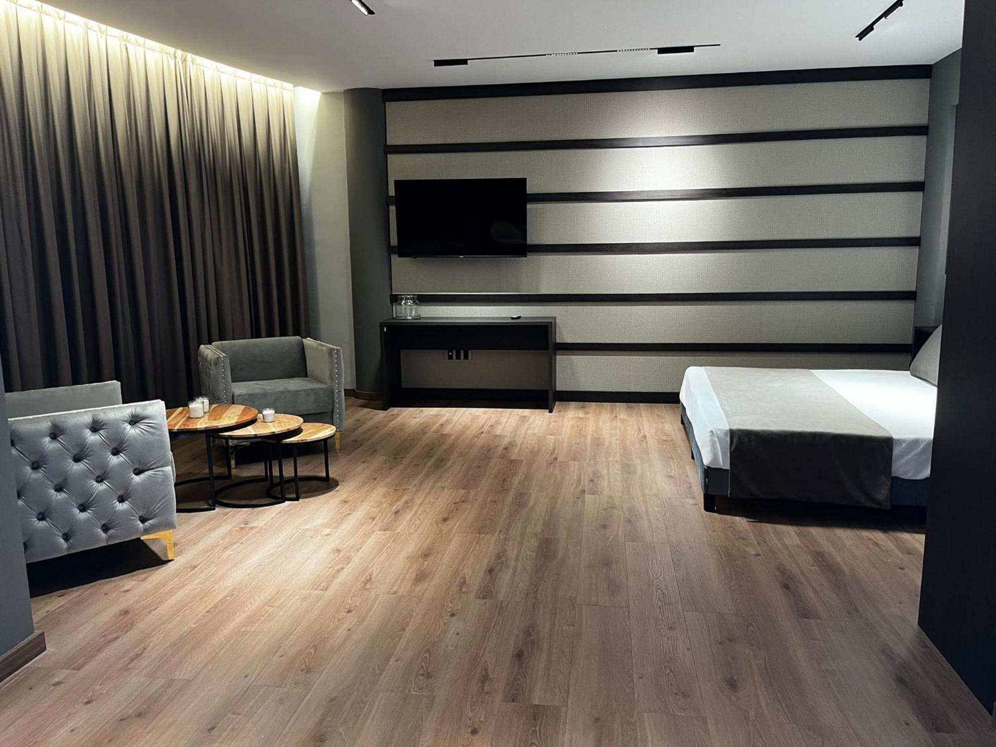 Reyes Ziries Hotel